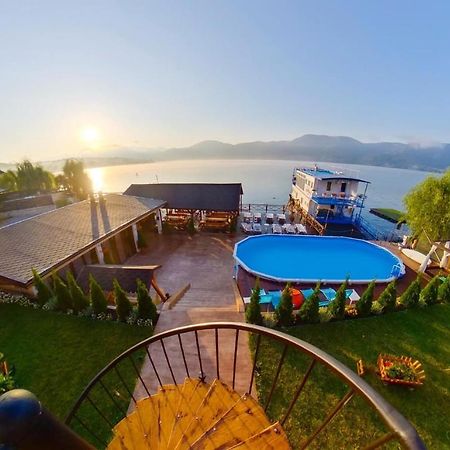 Mustaciosul Dunarii Hotell Ieşelniţa Exteriör bild