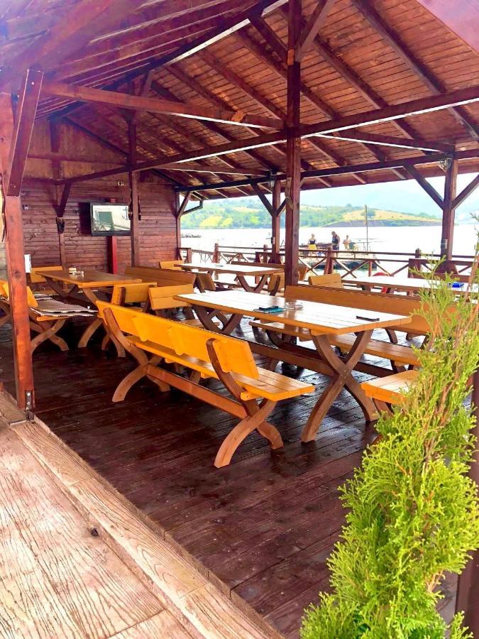 Mustaciosul Dunarii Hotell Ieşelniţa Exteriör bild