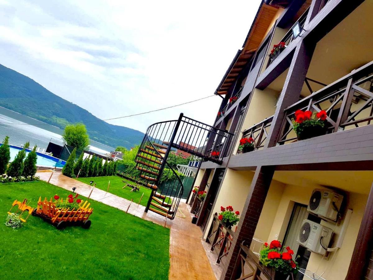 Mustaciosul Dunarii Hotell Ieşelniţa Exteriör bild