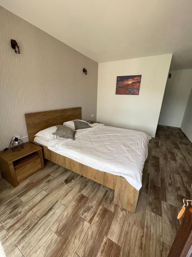 Mustaciosul Dunarii Hotell Ieşelniţa Exteriör bild