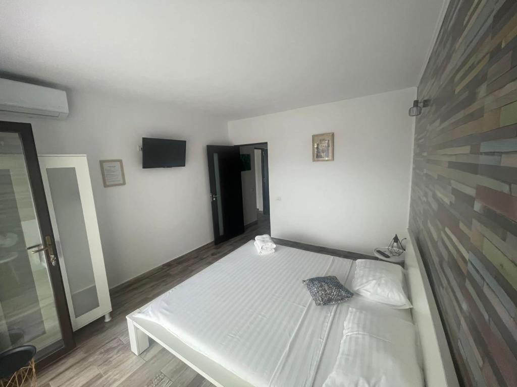 Mustaciosul Dunarii Hotell Ieşelniţa Exteriör bild