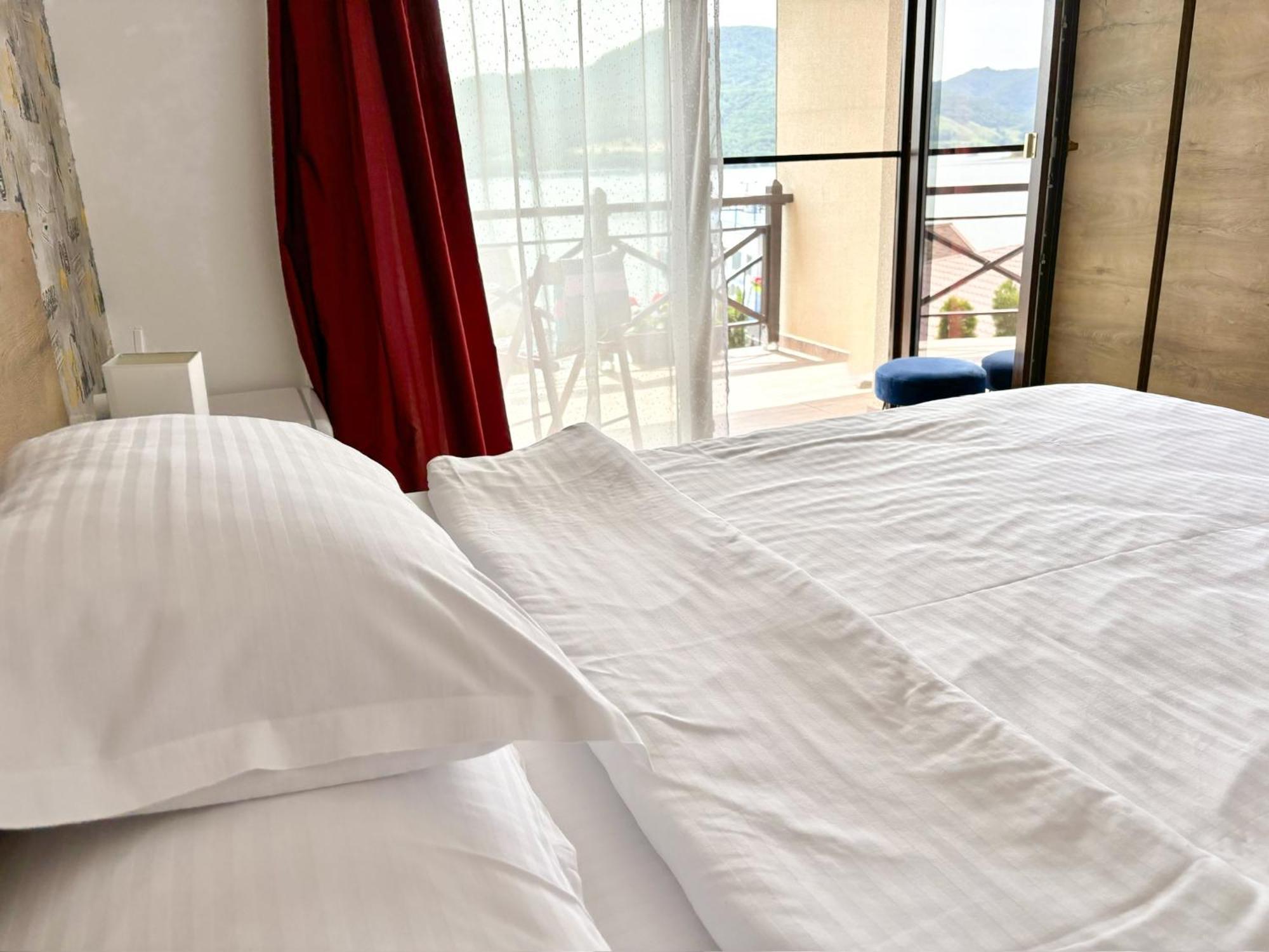 Mustaciosul Dunarii Hotell Ieşelniţa Exteriör bild