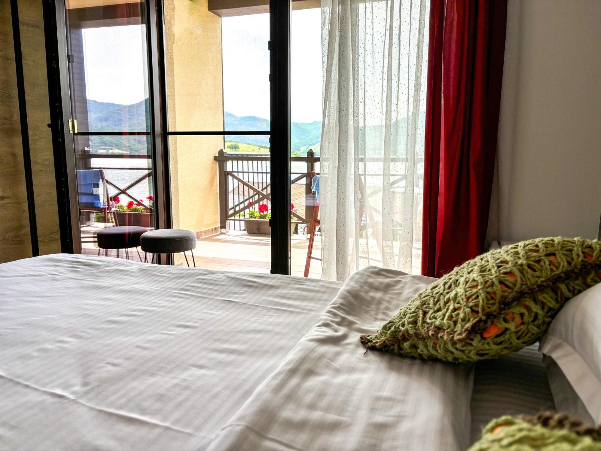Mustaciosul Dunarii Hotell Ieşelniţa Exteriör bild