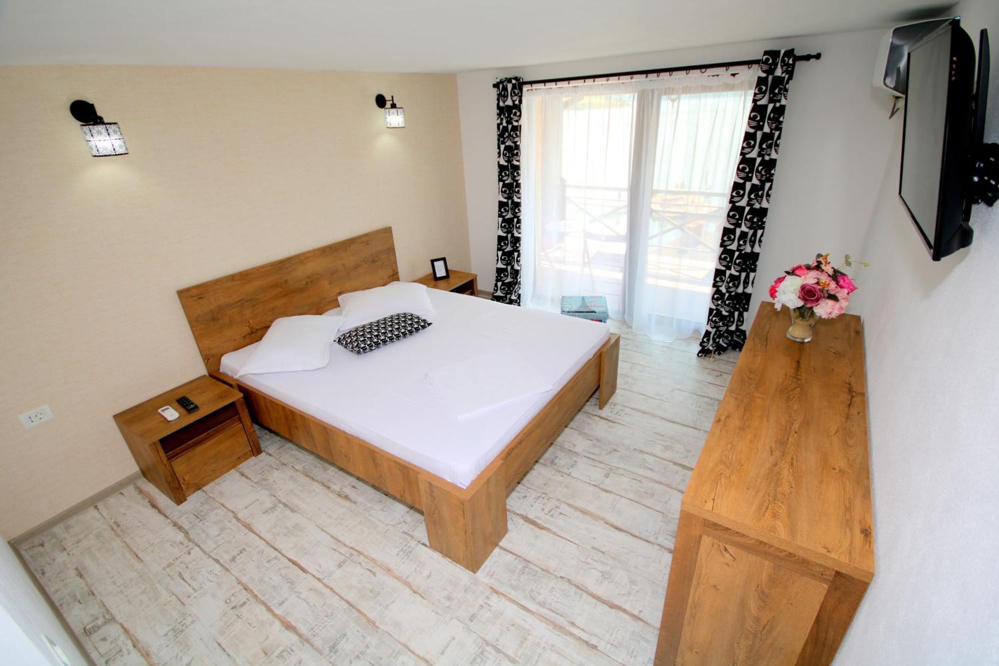 Mustaciosul Dunarii Hotell Ieşelniţa Exteriör bild